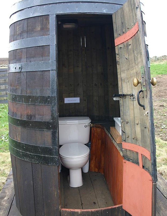 Уличный туалет для дачи