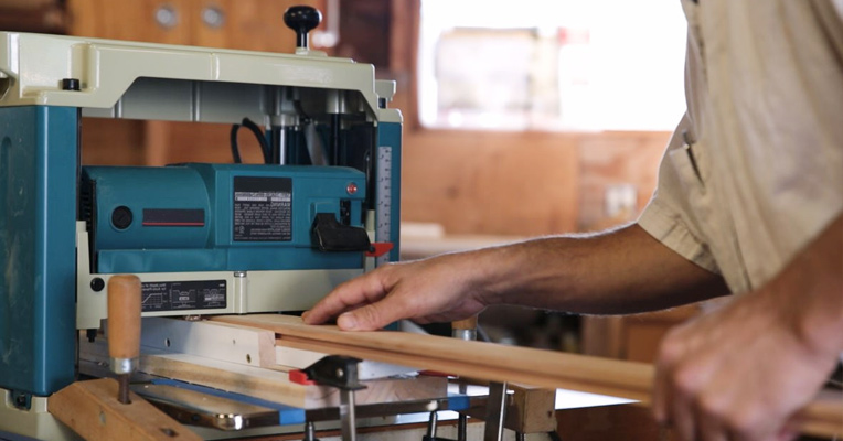 How to use a planer