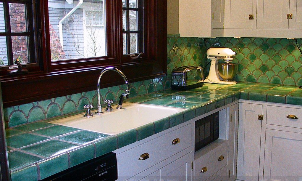 Green tiles for kitchen countertop