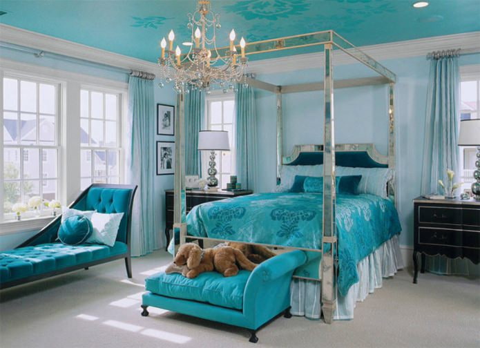 классическая спальня в голубом цвете