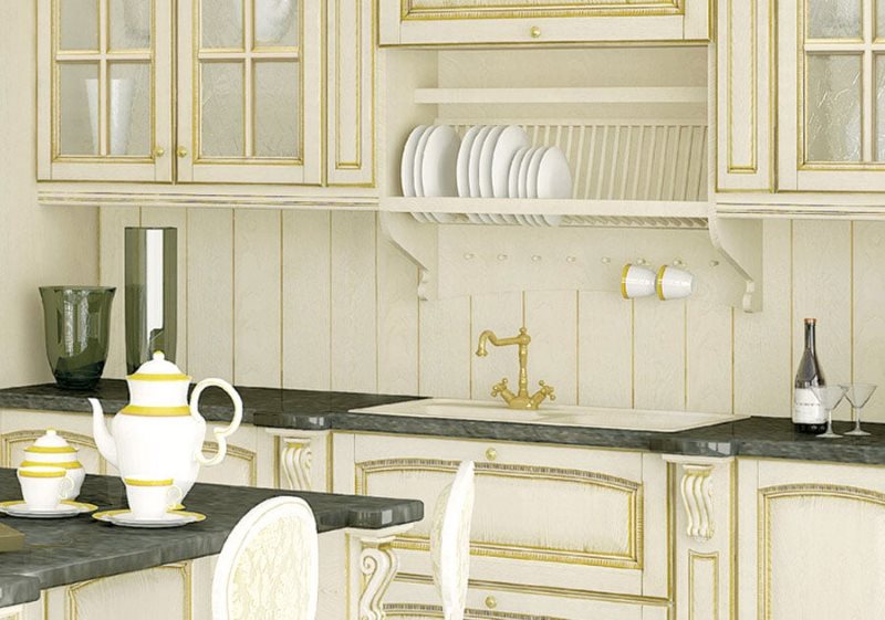 Отделка панелями фартука в кухне классического стиля оформления