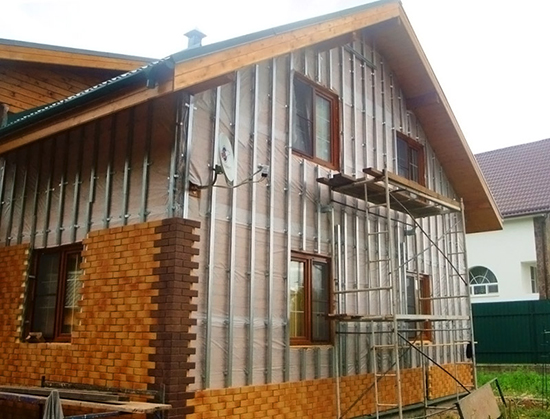 Особенности отделки фасадными панелями каркасного дома