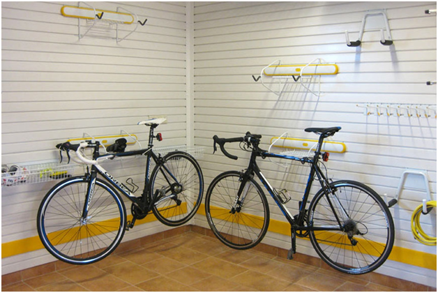 Идея обустройства гаража для хранения велотехники от ГаражТек