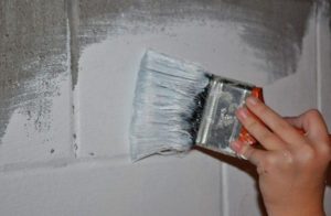 покраска бетонных стен