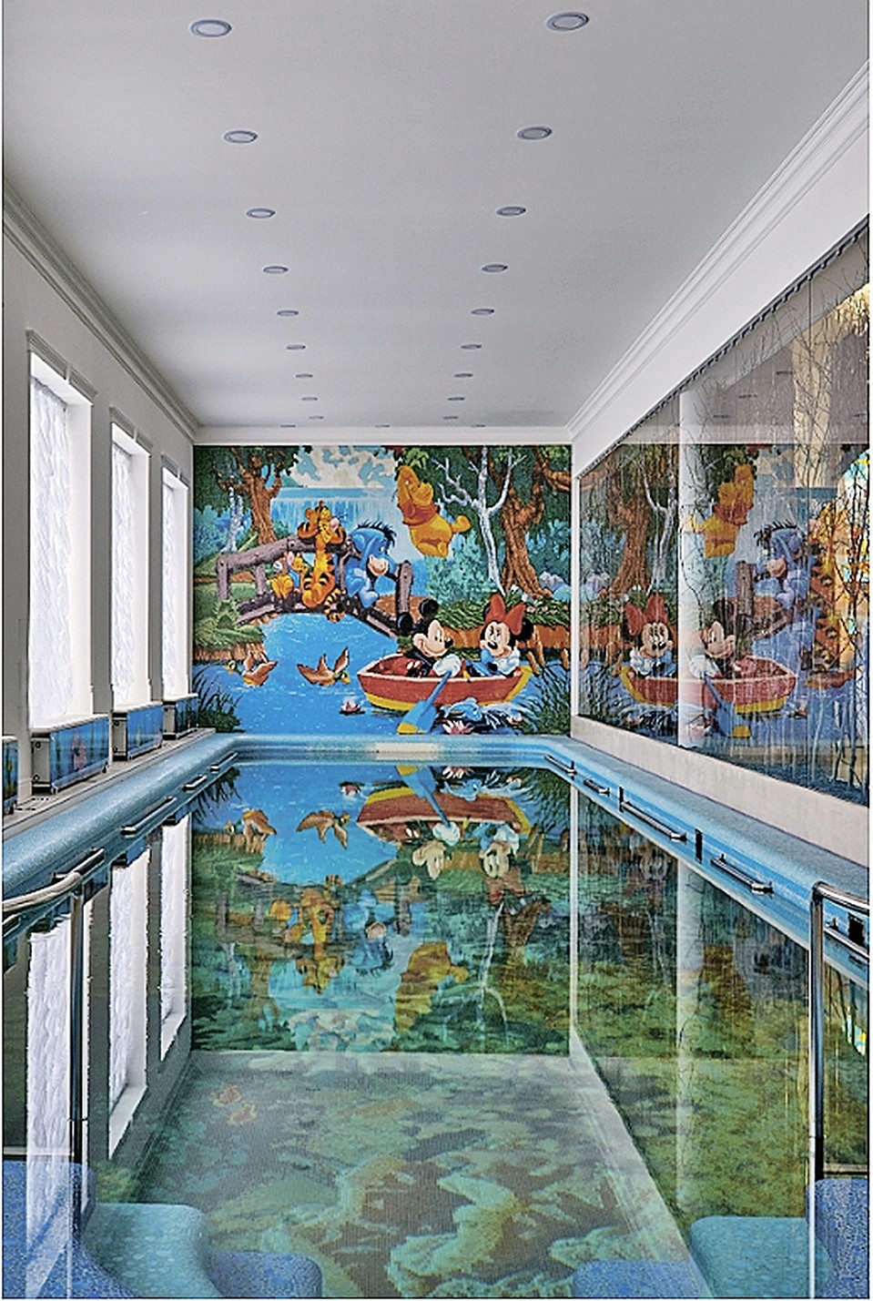 В пристройке есть глубокий бассейн - два метра. Артист подумывает уменьшить глубину купальни, чтобы детям было комфортнее. Фото: karpov-buro.ru 