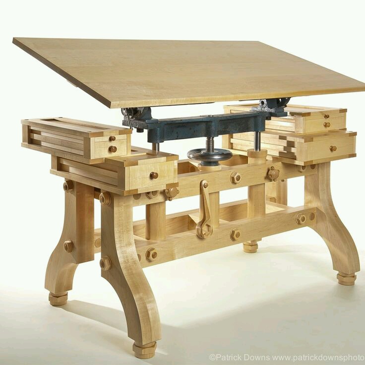 Оригинальный рабочий стол верстак с регулируемой столешницей и по высоте, и по углу наклона