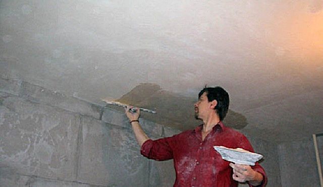 Оштукатуривание потолка
