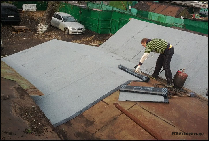 как положить рубероид на крышу гаража
