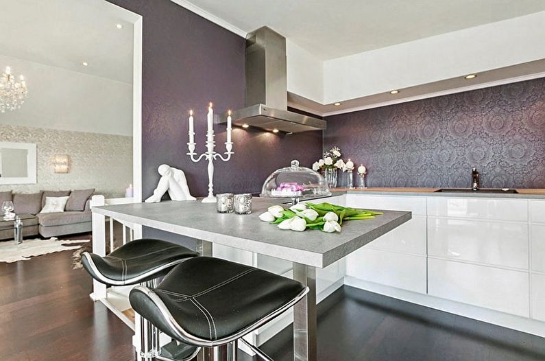Фиолетовые обои для белой кухни - дизайн фото