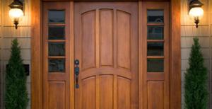 Чем утеплить входные деревянные двери?