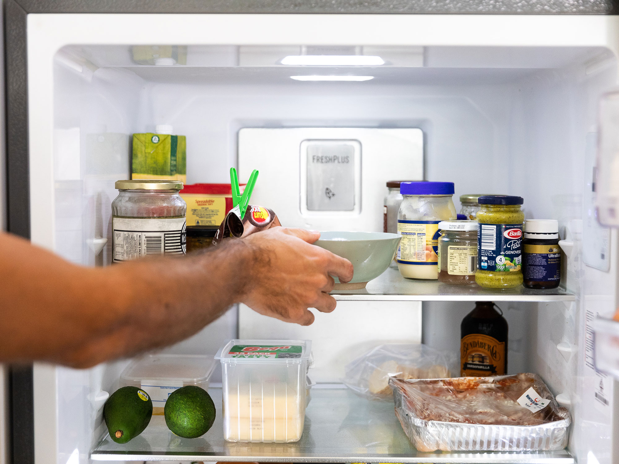 Испорченные продукты в холодильнике