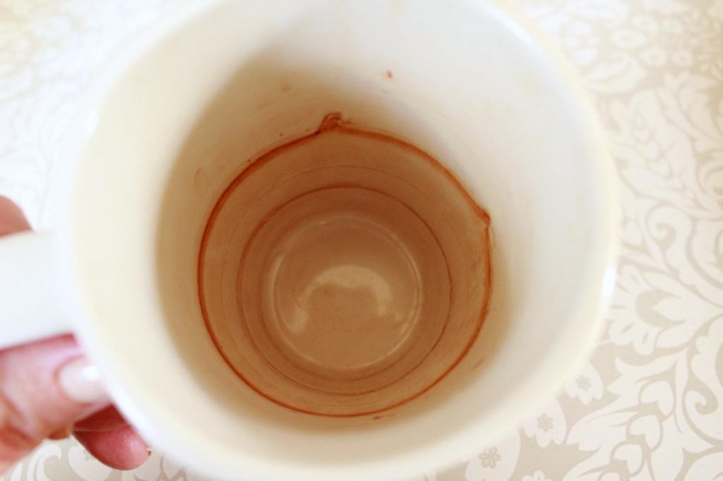 Как отмыть чашку от чайного налета