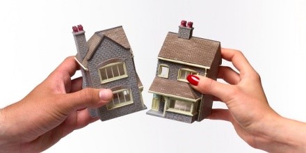 Чтобы проще продать часть квартиры и провести процедуру отказа от первоочередного права, необходимо через суд выделить точную часть вашей доли жилья